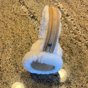 Ugg Sheering Earmuffs in Chestnut